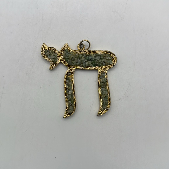 Vintage Judaica Hai Chai To Life Gold Tone Pendant Charm Jade? Stones Jewelry - Picture 1 of 10